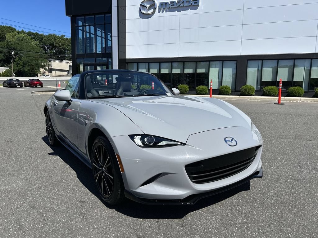 New 2026 MAZDA MX-5 Miata Grand Touring w/ Appearance Package RWD image 2