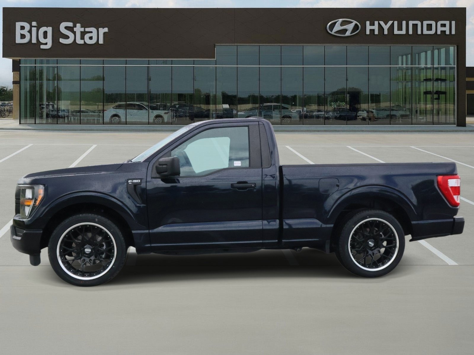 Used 2023 Ford F150 XL RWD image 2