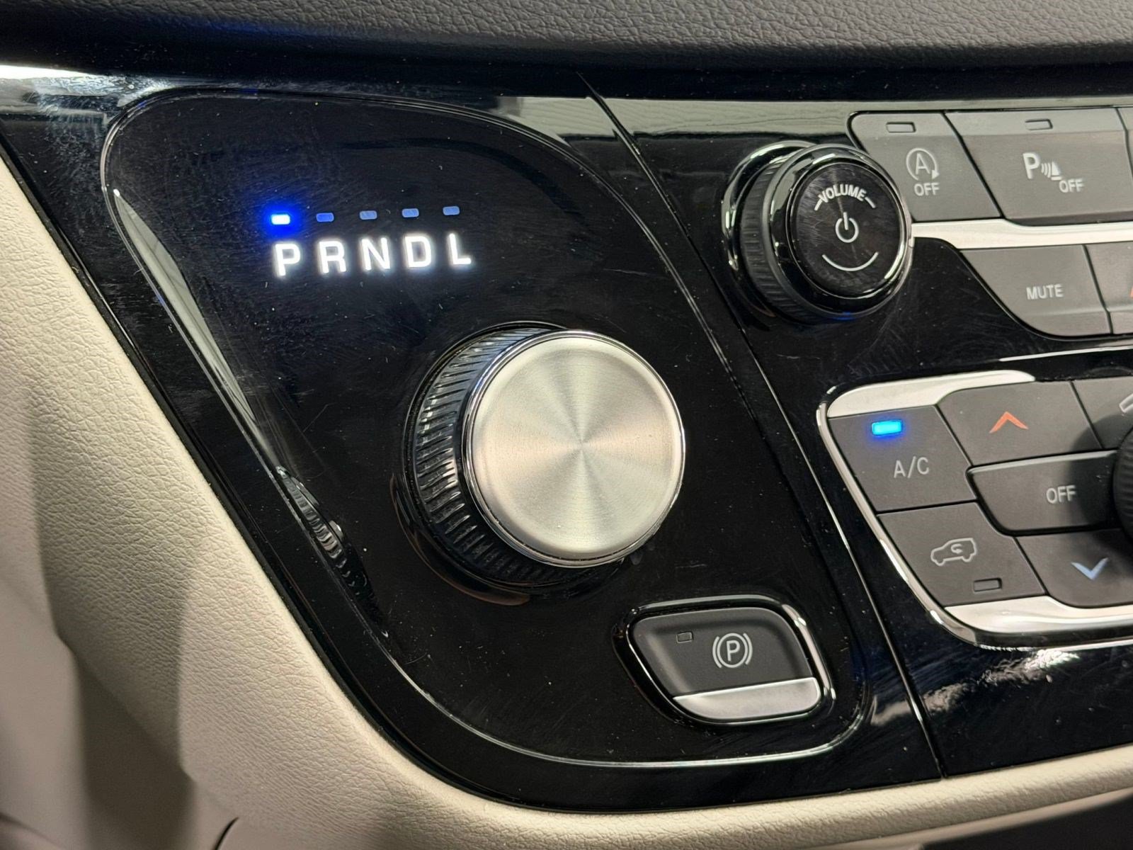 Used 2023 Chrysler Pacifica Touring-L FWD image 15