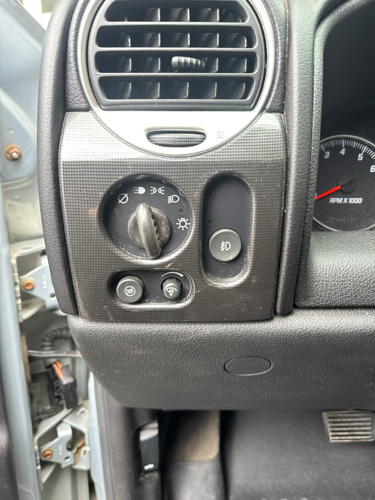 Used 2008 GMC Envoy SLE image 14