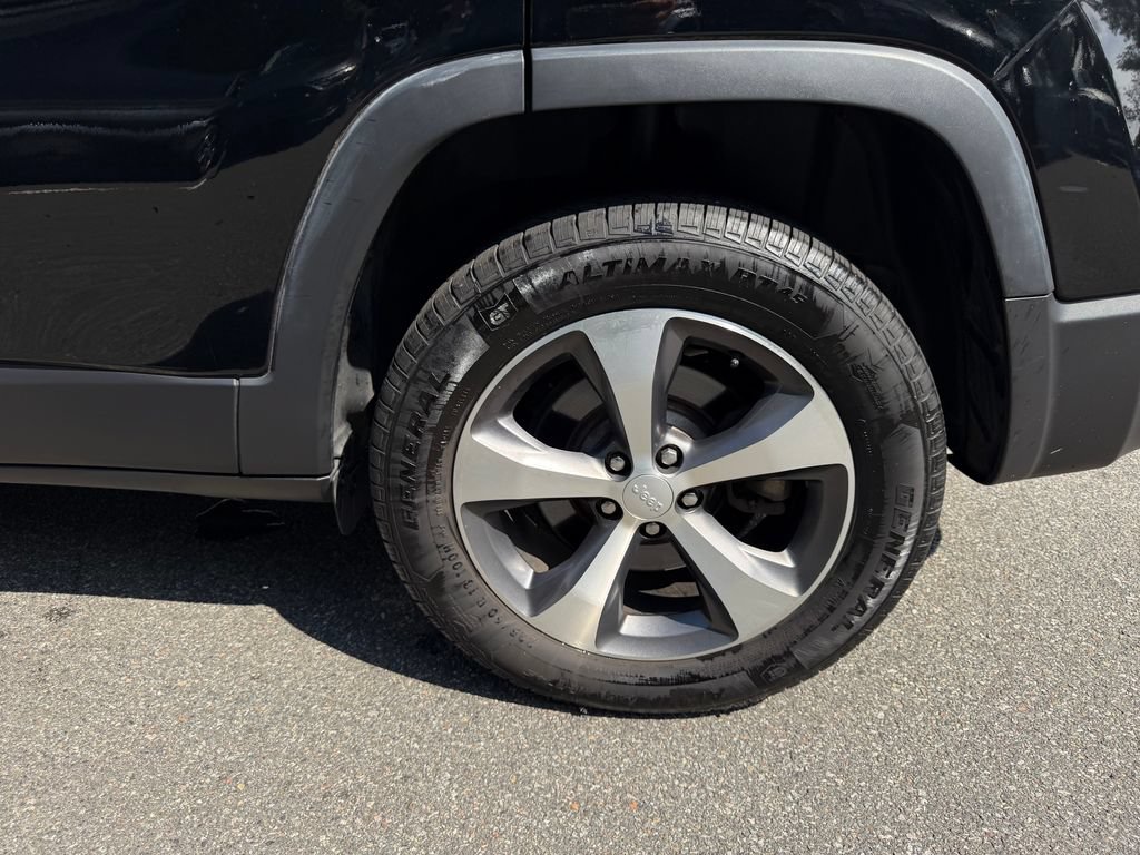 Used 2021 Jeep Cherokee Limited AWD/4WD image 10