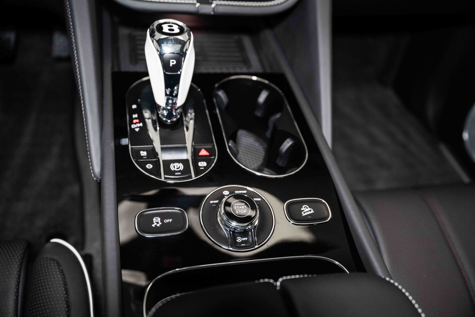 Used 2024 Bentley Bentayga image 37