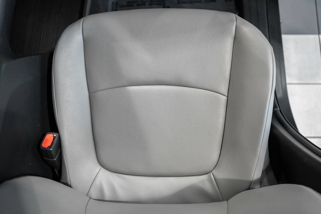 Used 2025 Toyota Sienna XLE FWD image 33