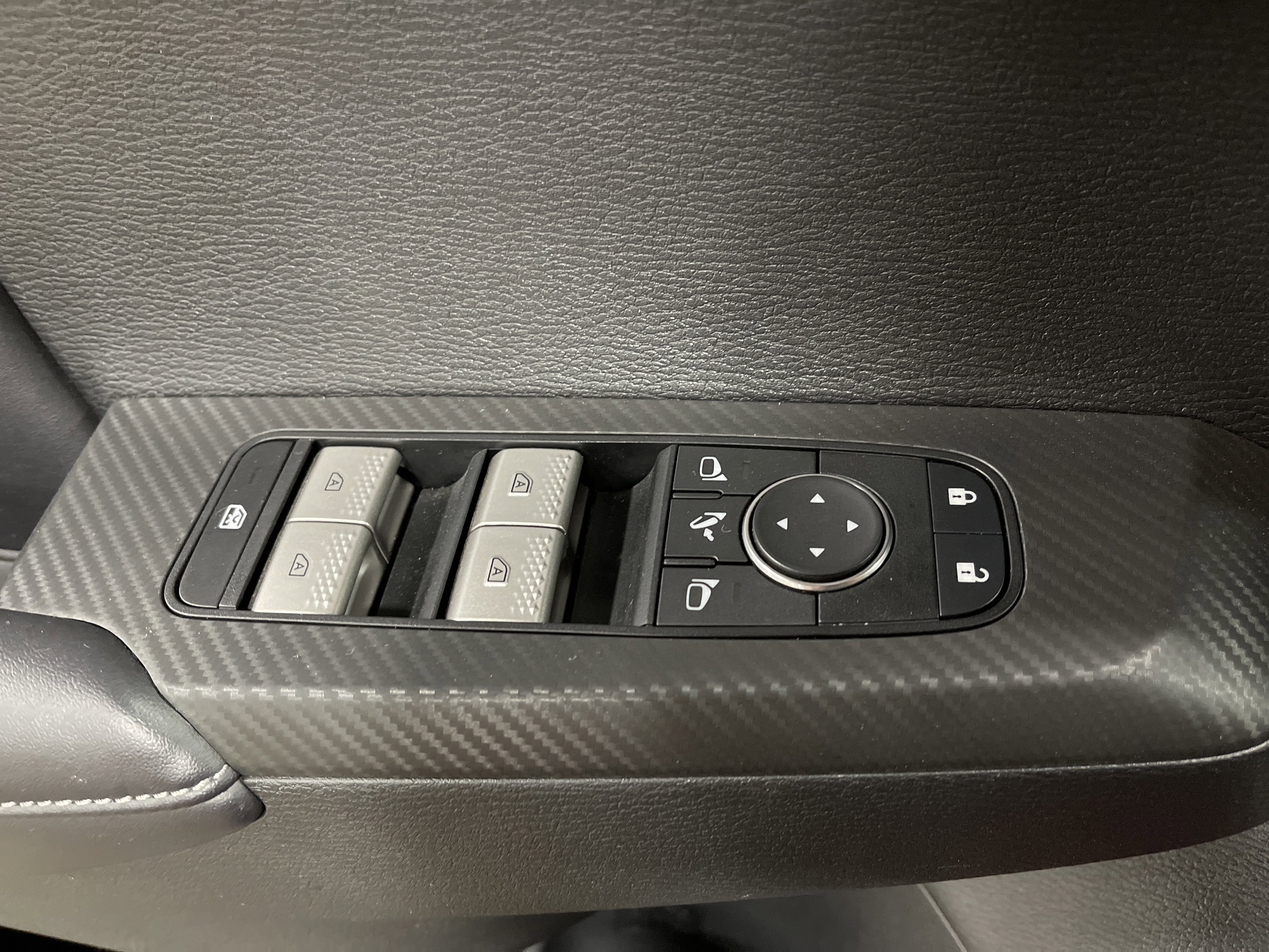 Used 2024 Mitsubishi Outlander SEL image 8