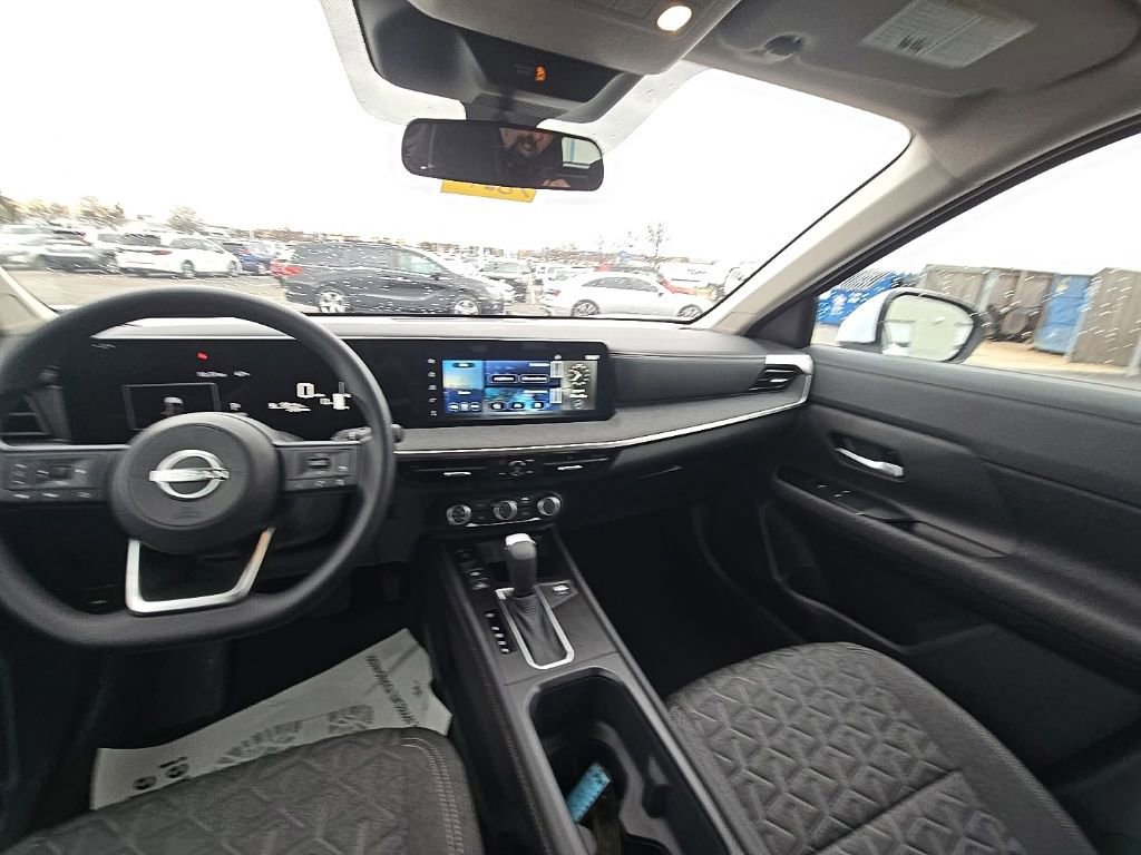 Used 2025 Nissan Kicks SV image 27