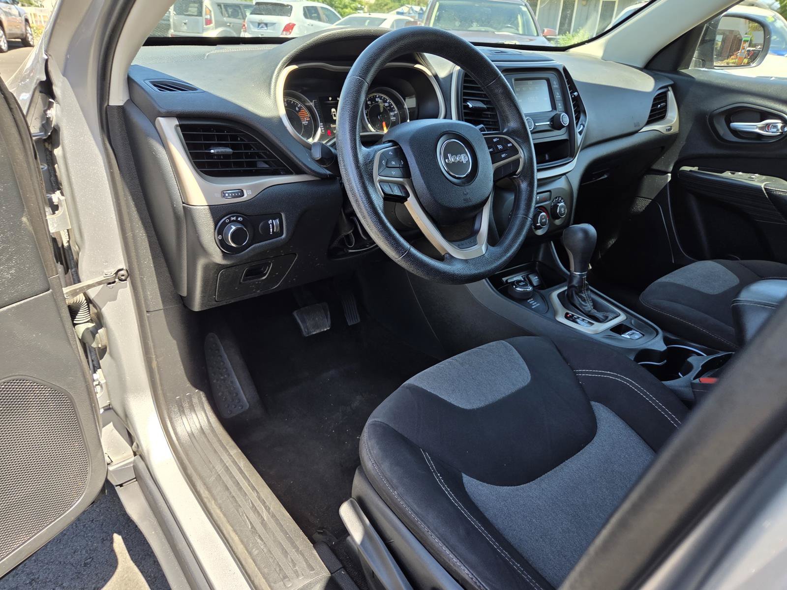 Used 2016 Jeep Cherokee Sport AWD/4WD image 11