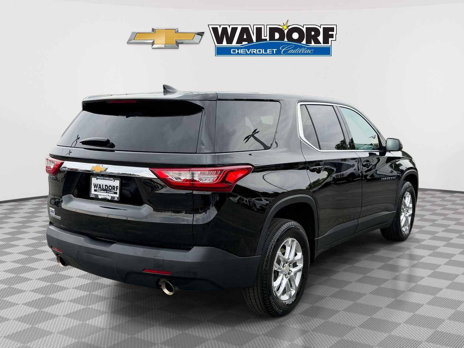 Used 2021 Chevrolet Traverse LS FWD image 2