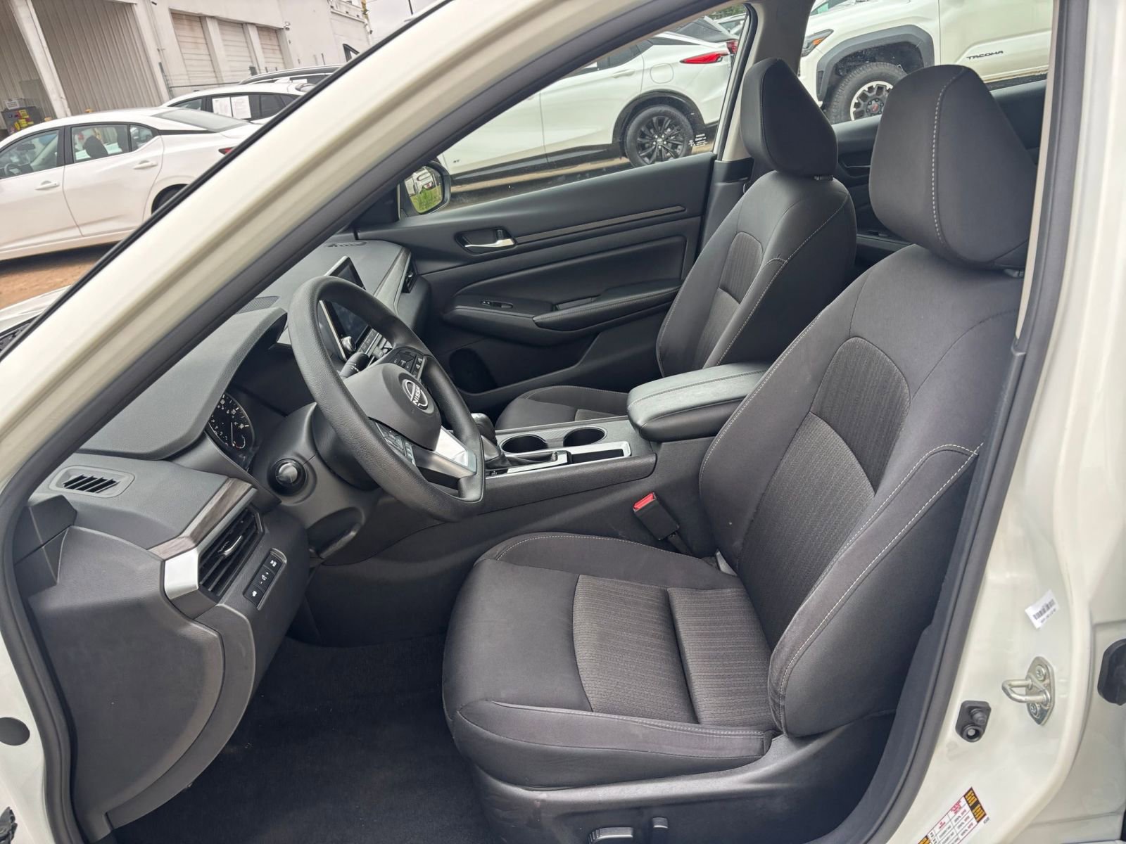 Used 2025 Nissan Altima 2.5 SV FWD image 27