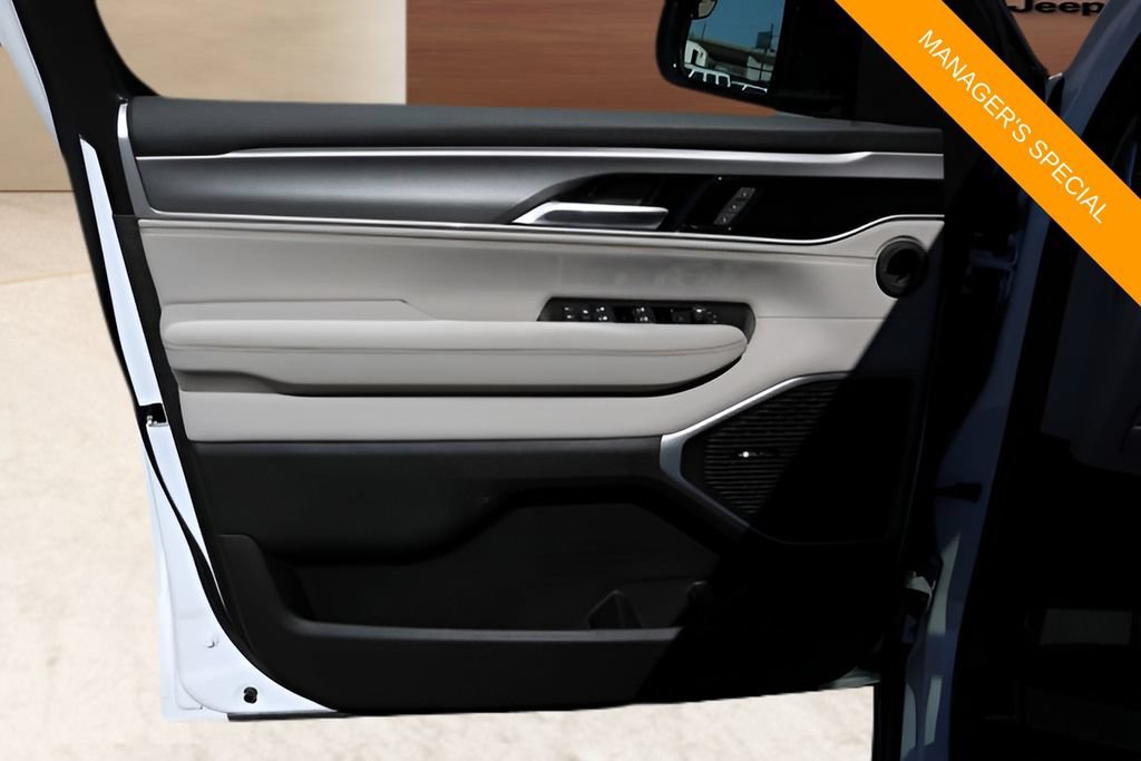 New 2026 Jeep Grand Wagoneer 4WD w/ Premium Group I image 10