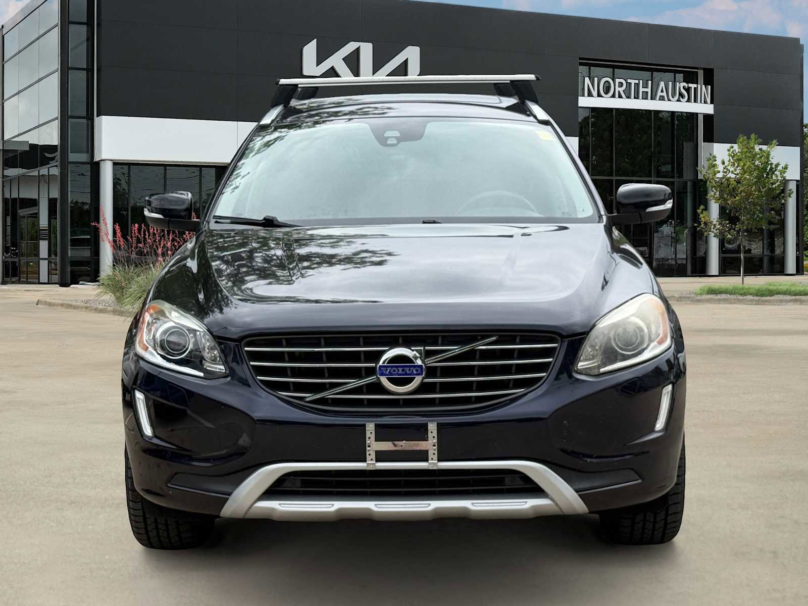 Used 2017 Volvo XC60 T5 Dynamic w/ Preferred Option Package AWD/4WD image 3