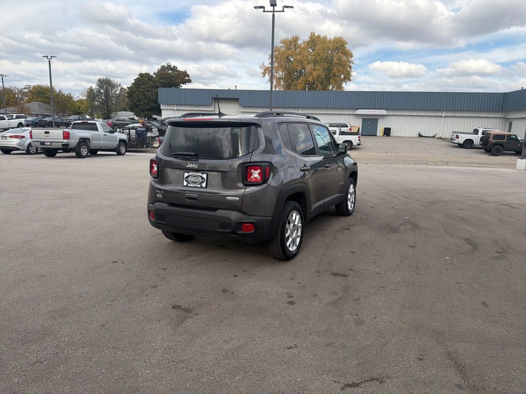 Used 2019 Jeep Renegade Latitude w/ Cold Weather Group image 32