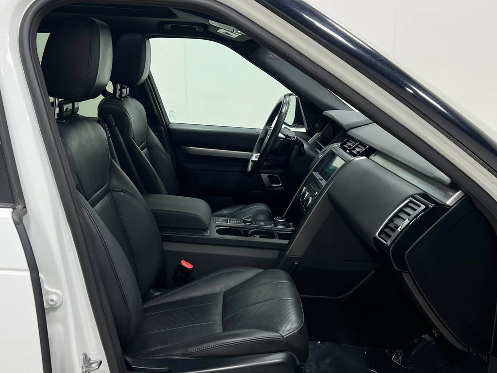 Used 2020 Land Rover Discovery Landmark image 38