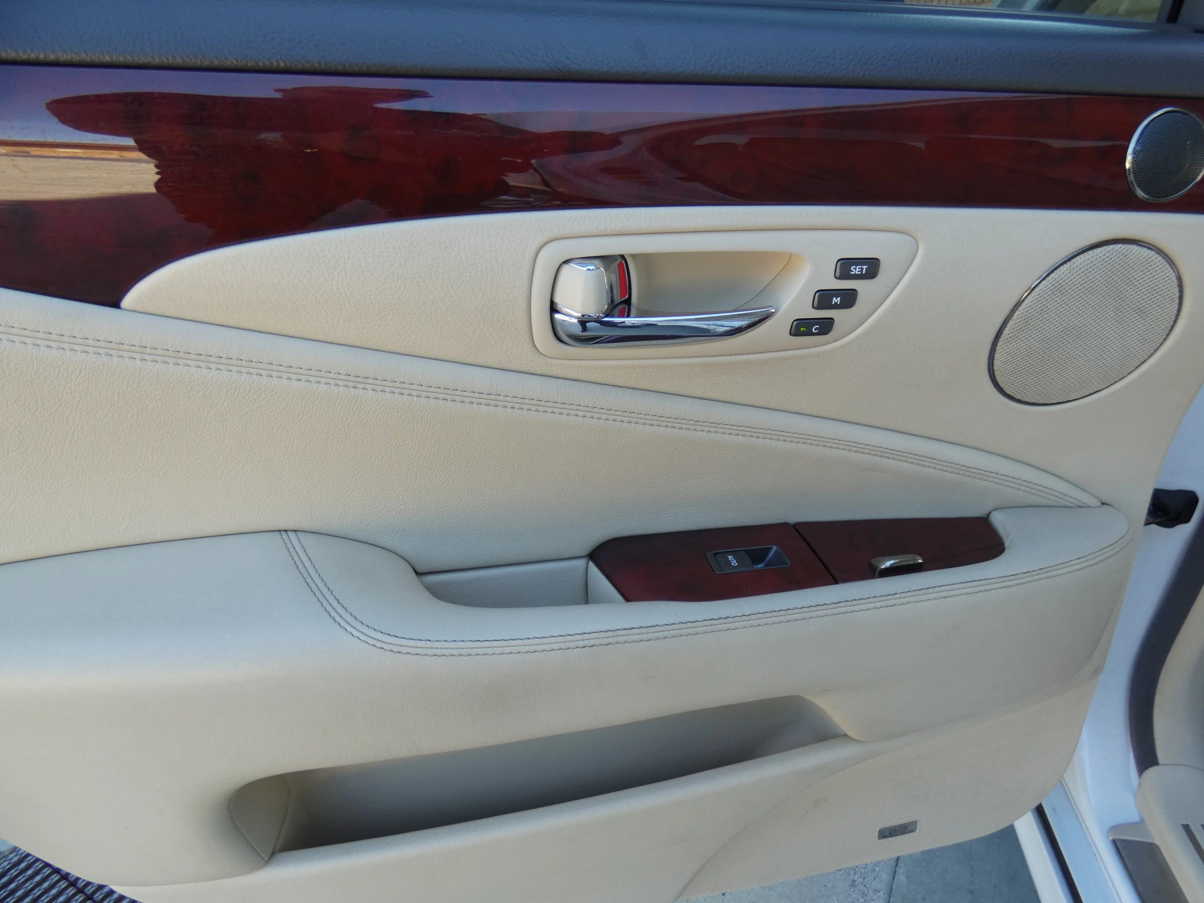 Used 2010 Lexus LS 460 L image 34