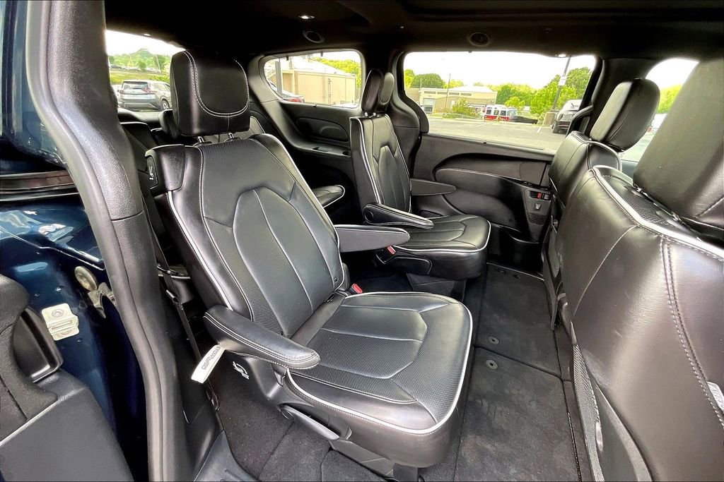 Used 2025 Chrysler Pacifica Limited FWD image 27