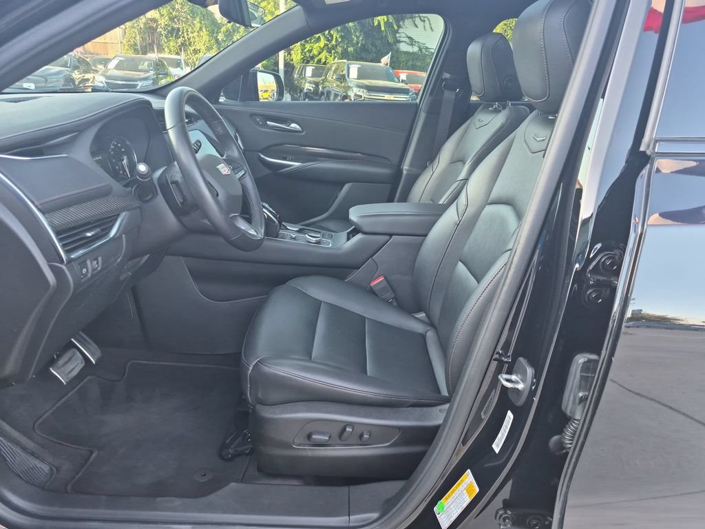 Used 2022 Cadillac XT4 Sport w/ Enhanced Visibility Package FWD image 11