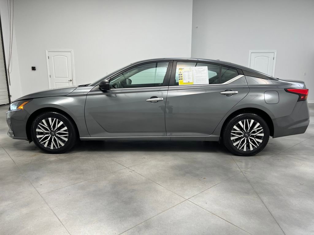 Used 2024 Nissan Altima 2.5 SV image 4