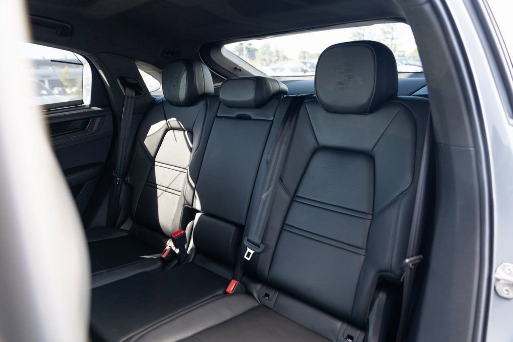 Certified 2025 Porsche Cayenne GTS image 17