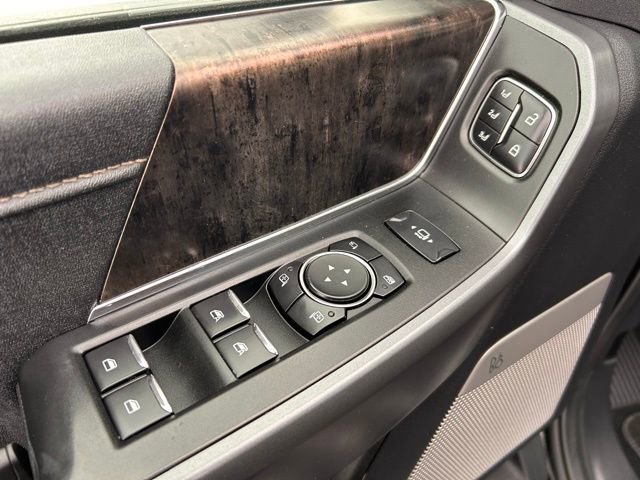 Used 2025 Ford F350 Lariat w/ Black Appearance Package image 33