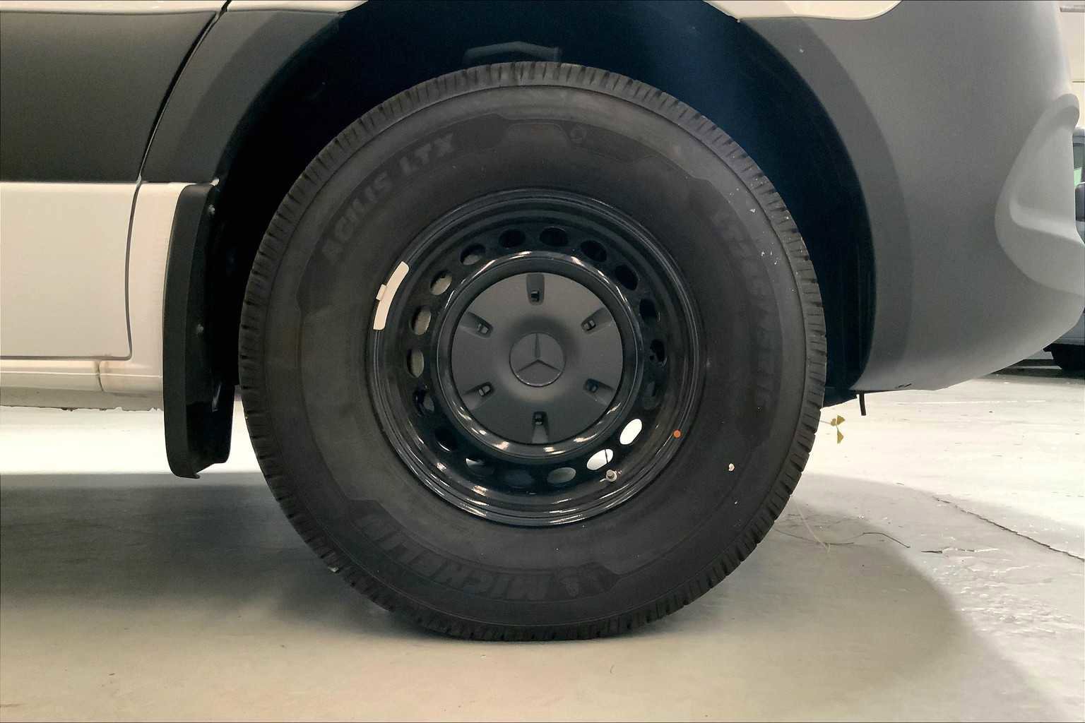 Used 2024 Mercedes-Benz Sprinter 2500 image 7