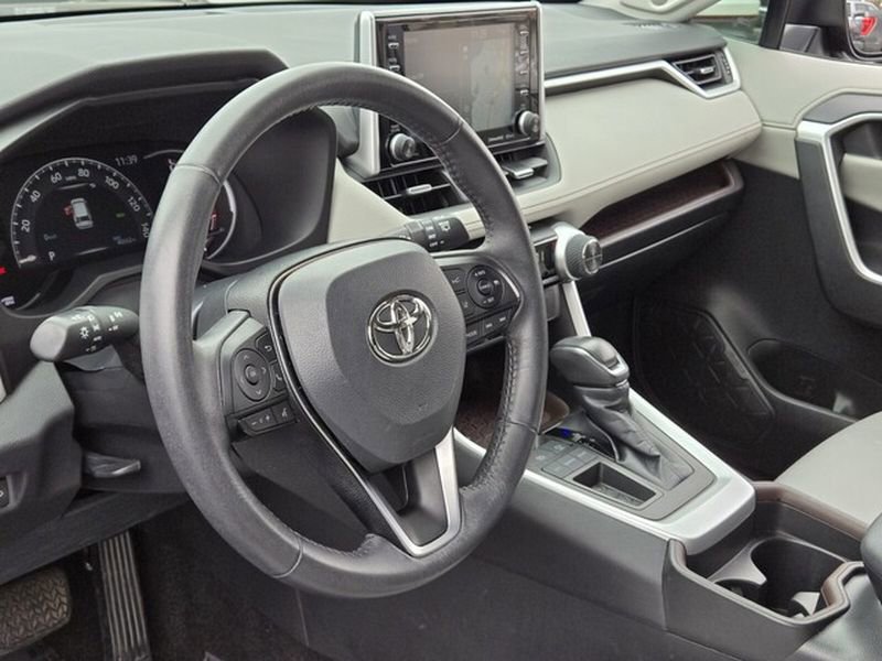 Used 2021 Toyota RAV4 Limited image 11