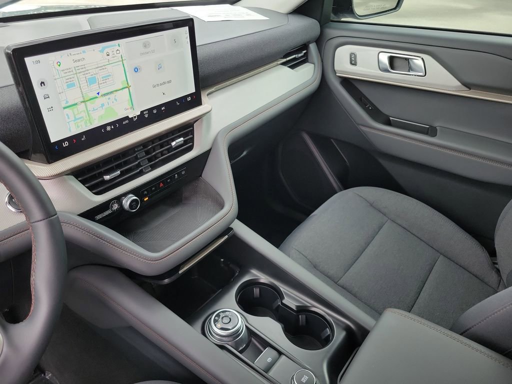 Certified 2025 Ford Explorer Active RWD image 30