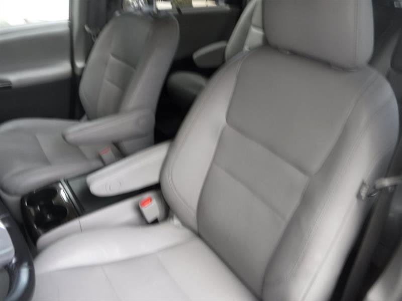Used 2017 Toyota Sienna AWD image 24
