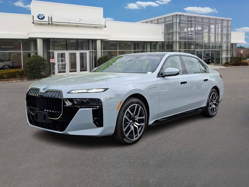 Used 2026 BMW 750e xDrive AWD/4WD image 1