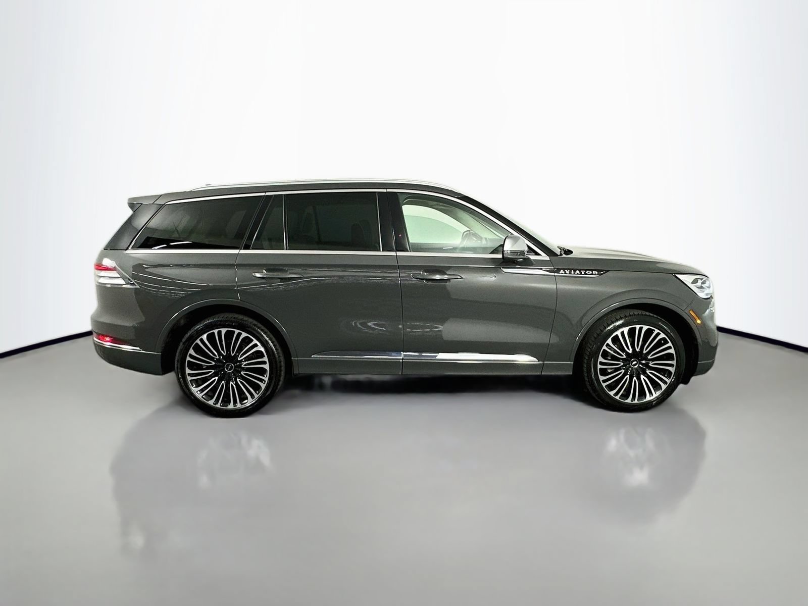Used 2022 Lincoln Aviator Black Label w/ Dynamic Handling Package AWD/4WD image 8