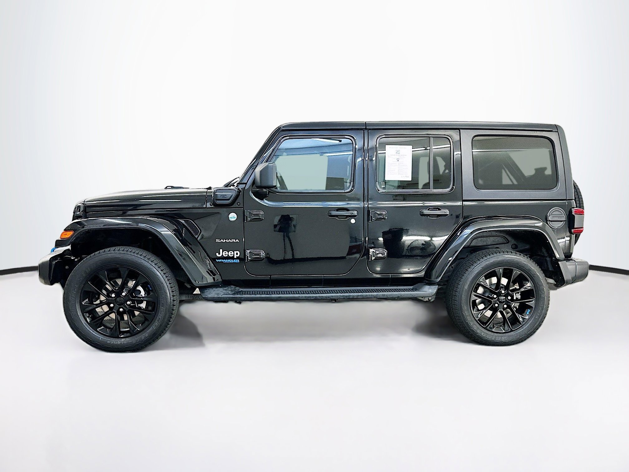 Used 2022 Jeep Wrangler Sahara w/ Cold Weather Group image 4