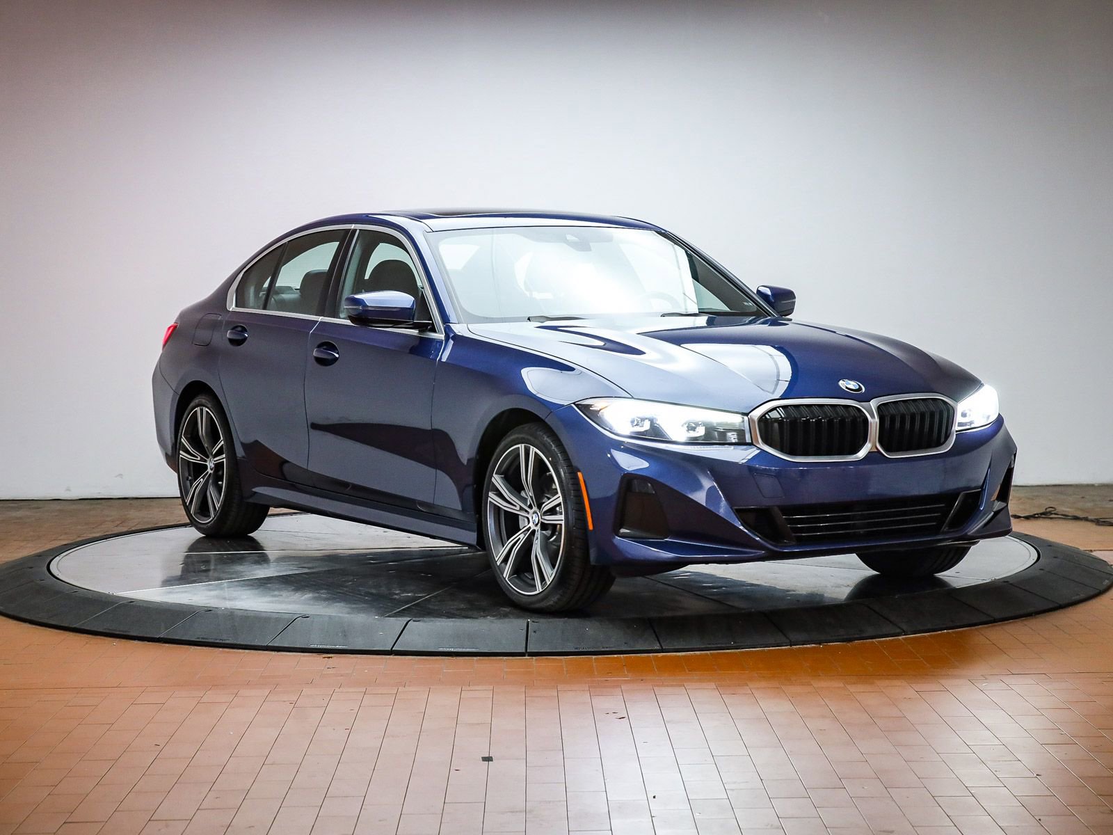 Certified 2024 BMW 330i Sedan w/ Convenience Package RWD image 6