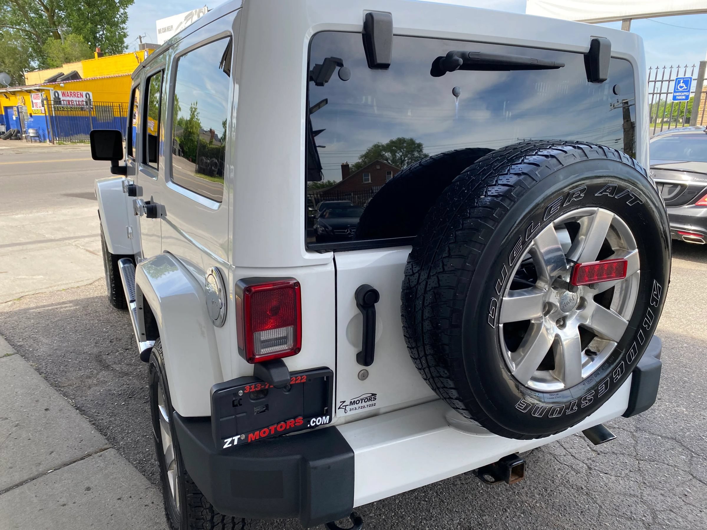Used 2015 Jeep Wrangler Unlimited Sahara w/ Mopar Chrome Edition Group AWD/4WD image 2