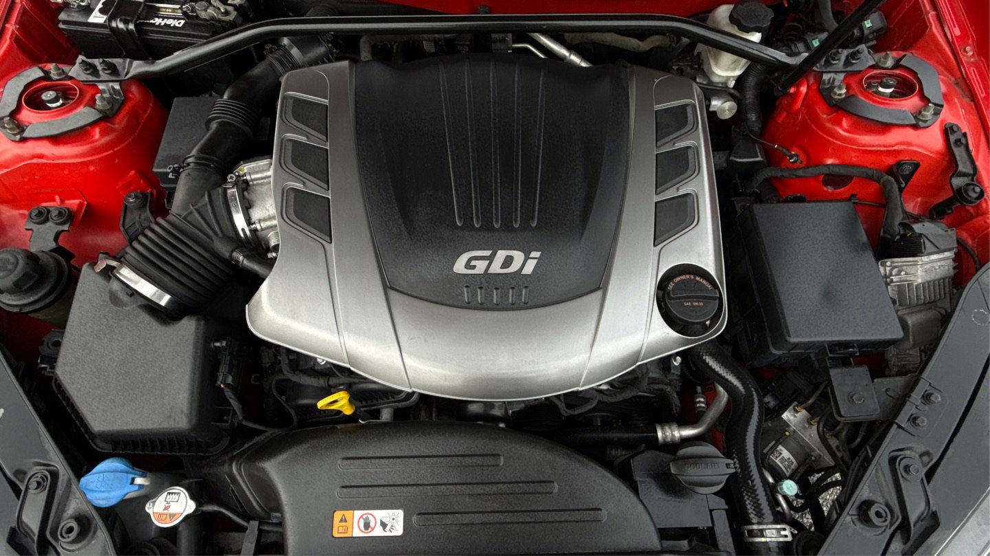 Used 2016 Hyundai Genesis Coupe 3.8 RWD image 9