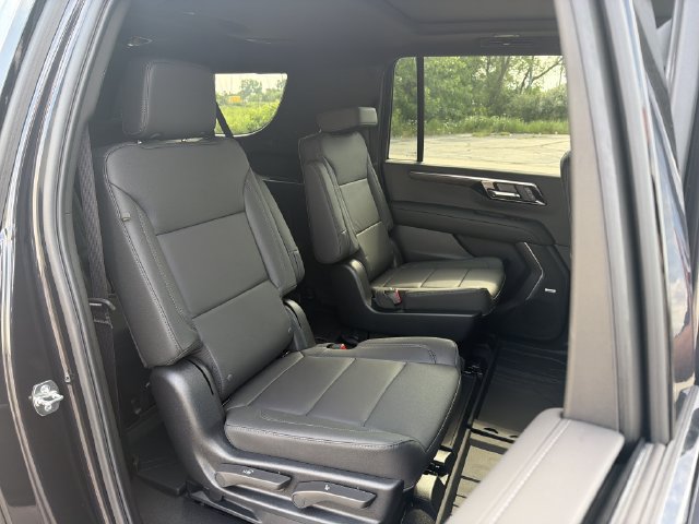 New 2026 Chevrolet Suburban LT w/ Advanced Technology Package AWD/4WD image 31