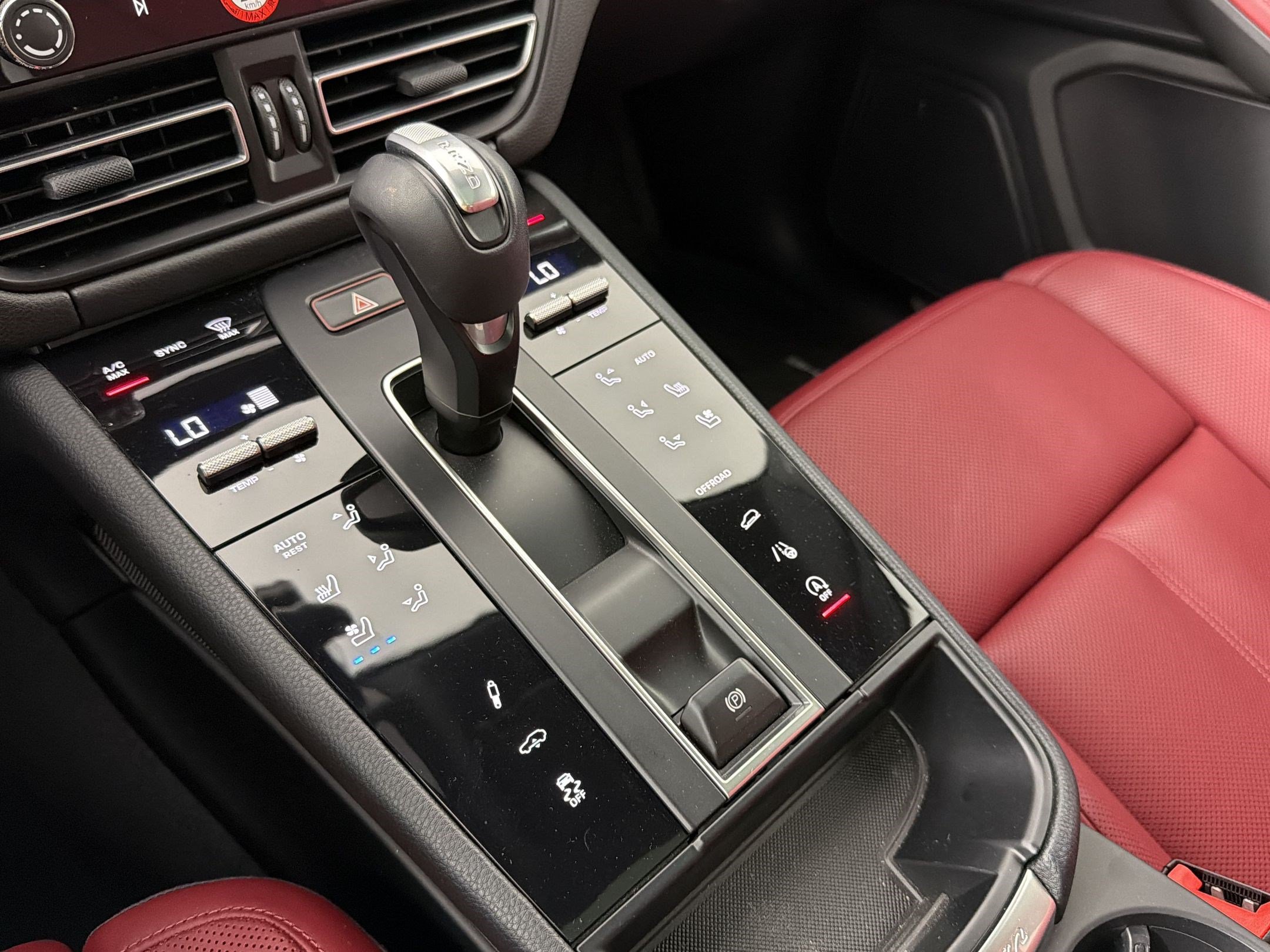 Certified 2024 Porsche Macan S AWD/4WD image 20