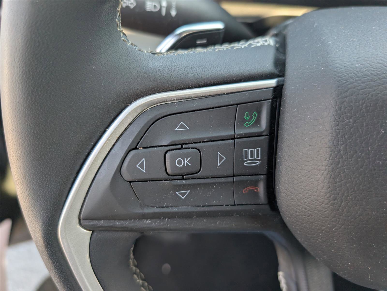 Used 2023 Jeep Grand Cherokee Altitude image 23