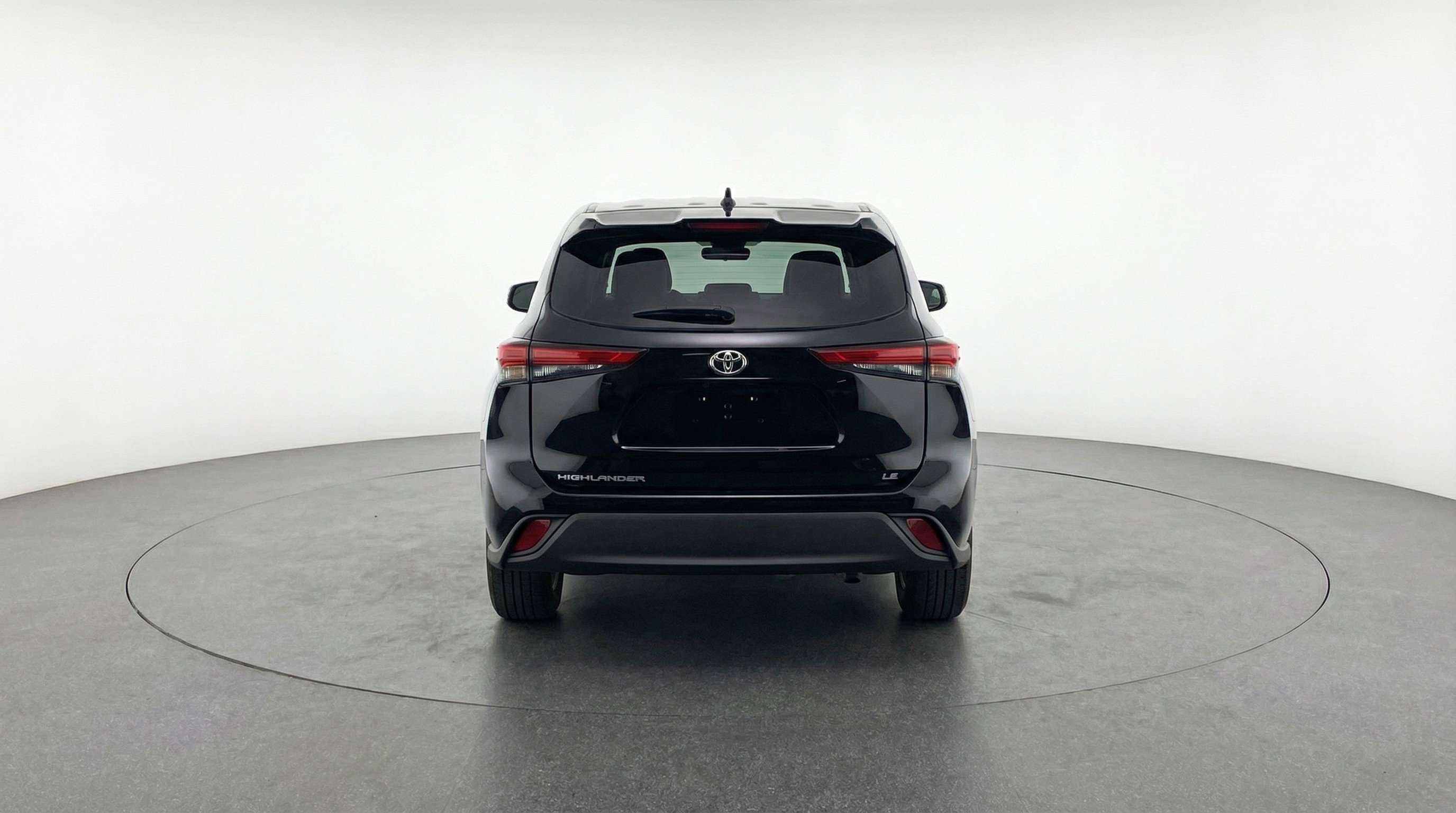 Used 2025 Toyota Highlander LE image 7