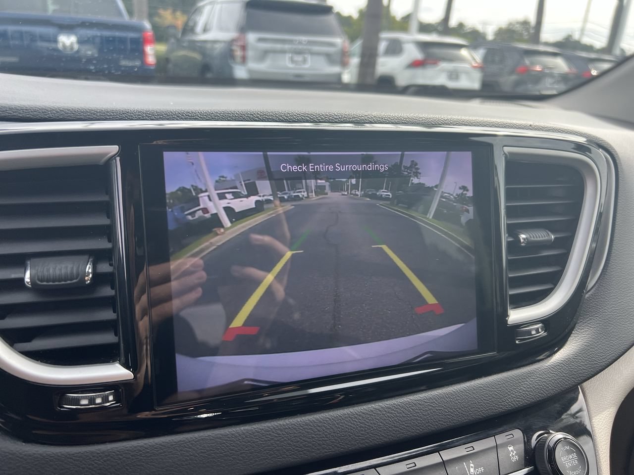 Used 2023 Chrysler Pacifica Touring-L FWD image 25