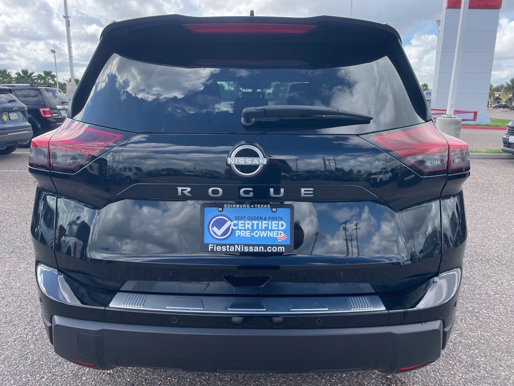 Certified 2026 Nissan Rogue SV FWD image 4