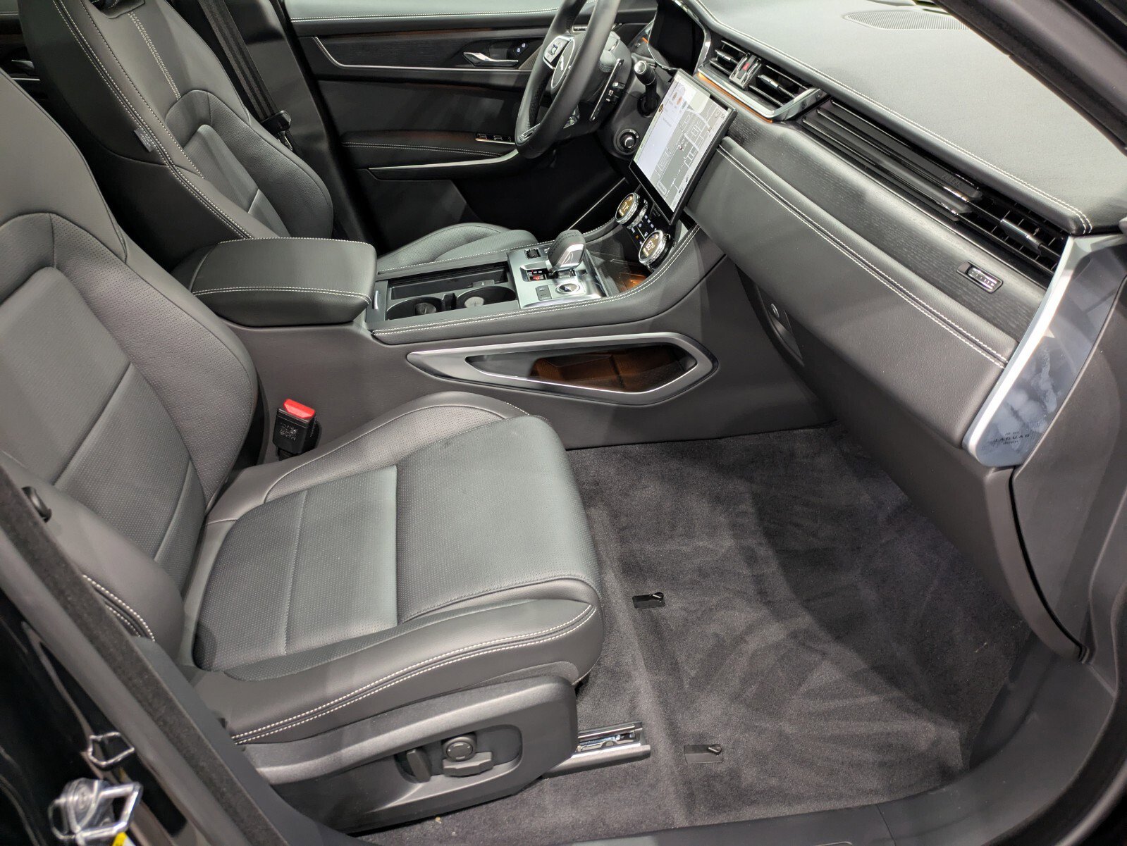 New 2026 Jaguar F-PACE R-Dynamic S image 23