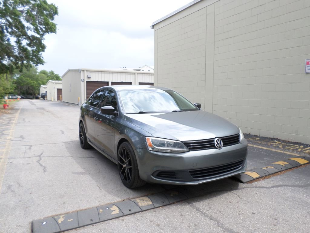 Used 2014 Volkswagen Jetta S image 2
