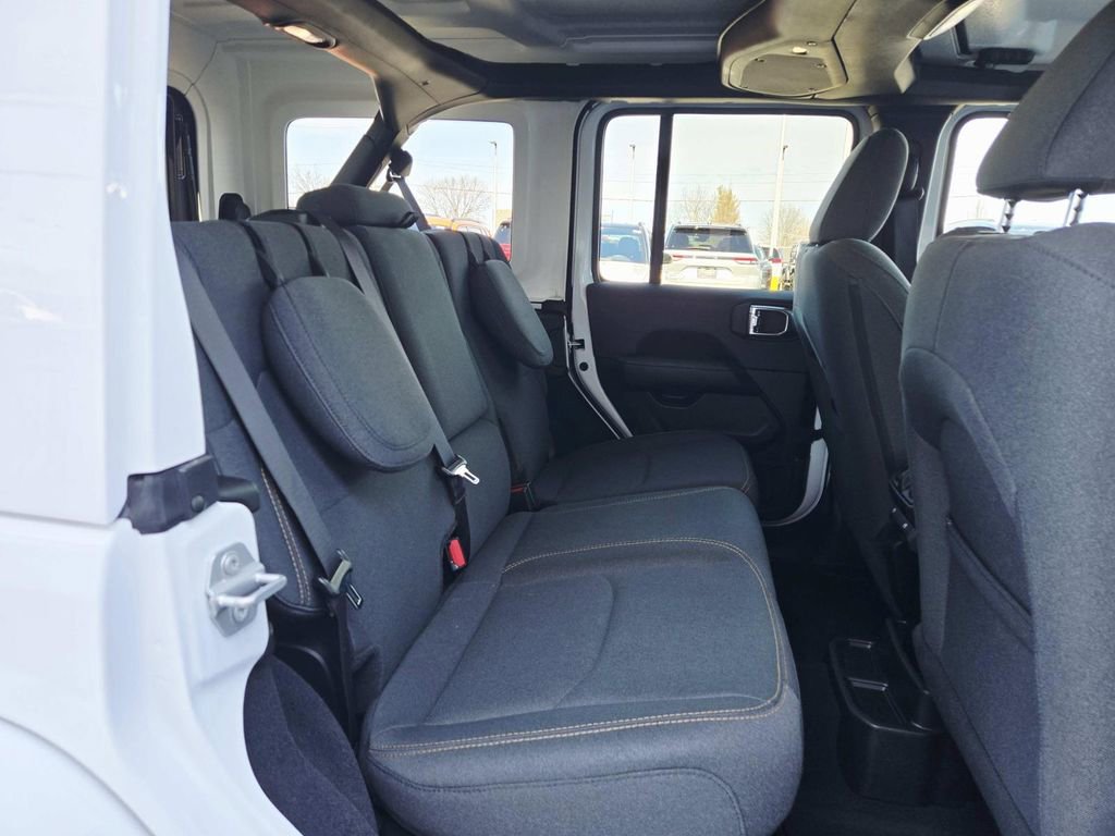 Used 2025 Jeep Wrangler Unlimited Sahara image 14