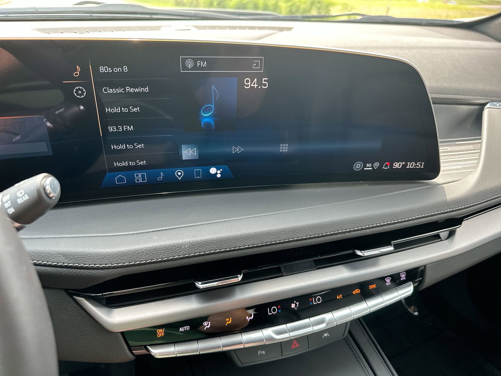 Used 2025 Cadillac XT4 Premium Luxury image 12
