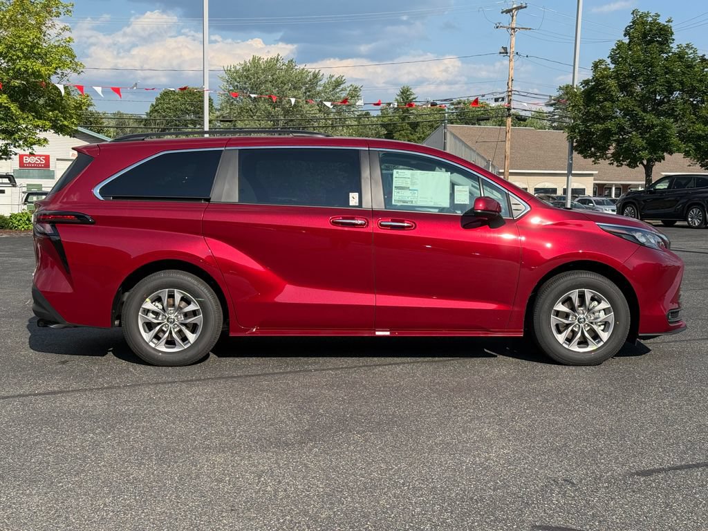New 2026 Toyota Sienna XLE FWD image 7