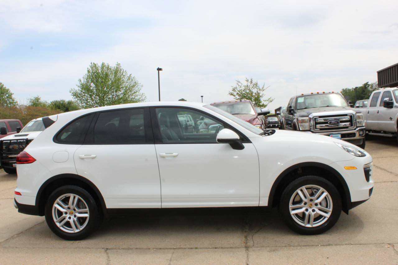 Used 2016 Porsche Cayenne AWD/4WD image 8