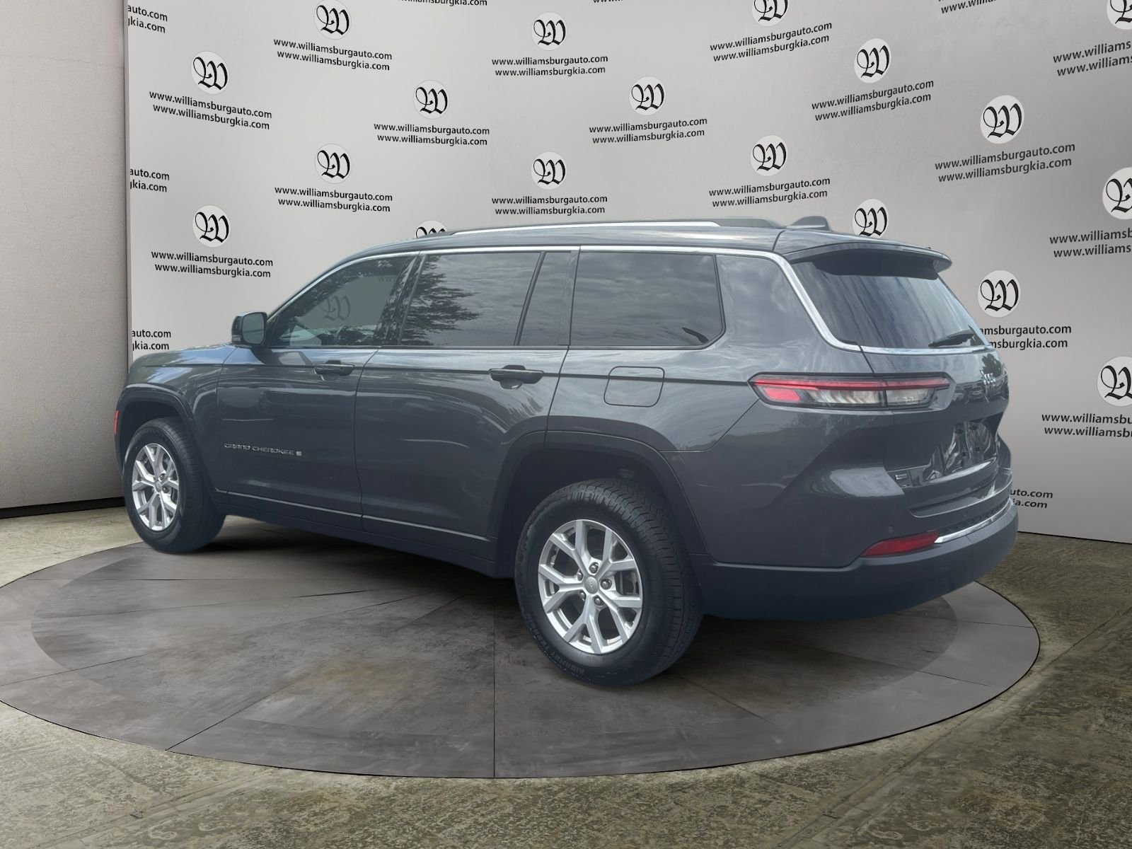 Used 2022 Jeep Grand Cherokee L Limited w/ Trailer Tow Group (B) RWD image 3