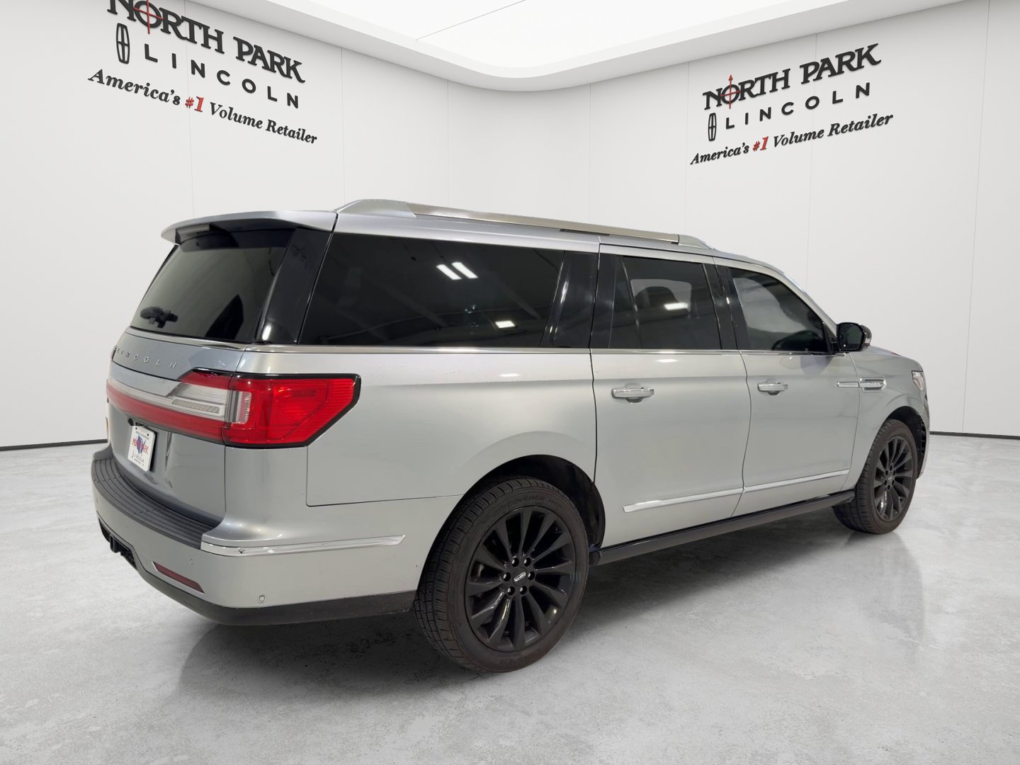 Used 2020 Lincoln Navigator L Reserve RWD image 5