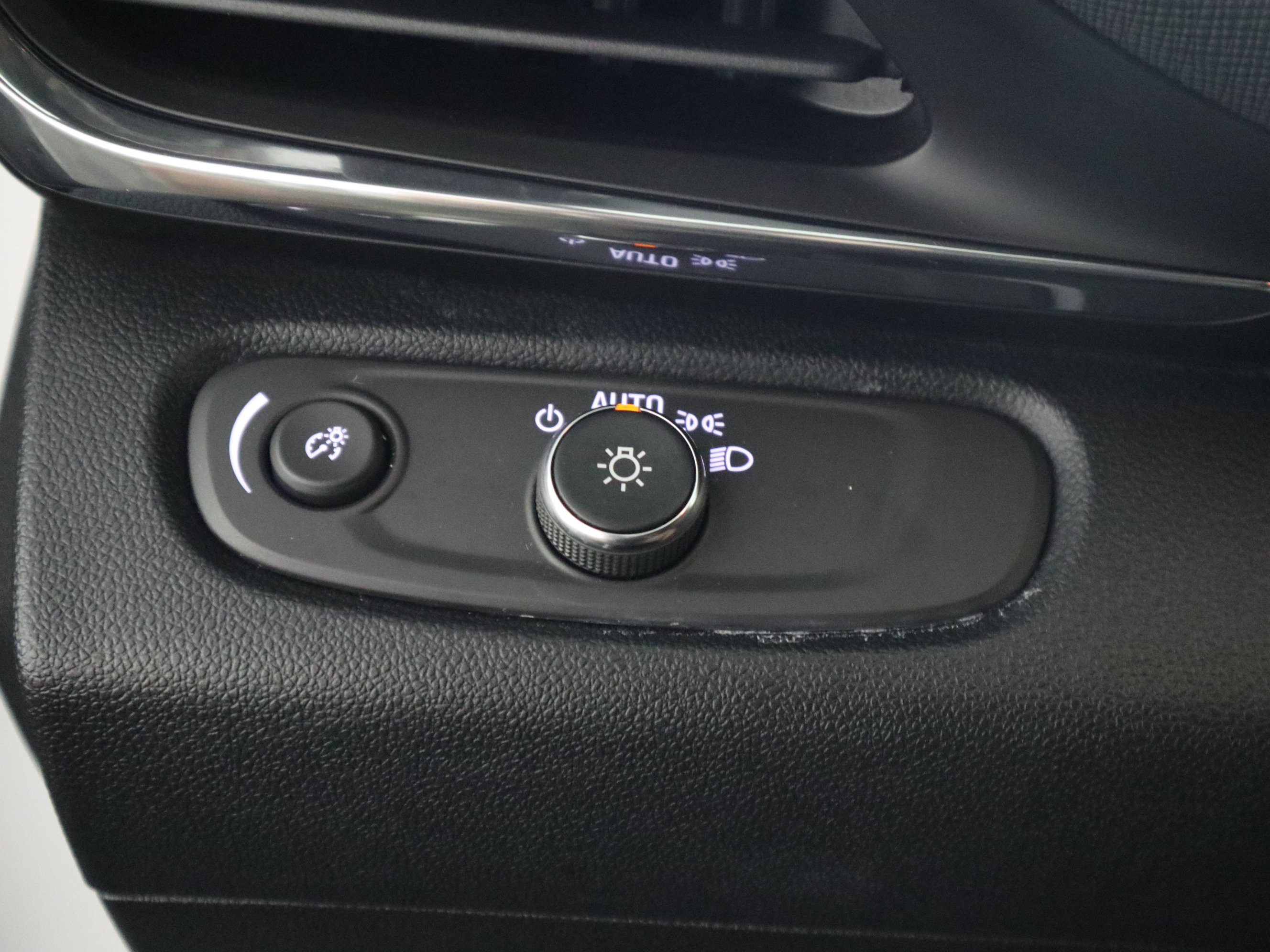 Used 2025 Buick Envista Preferred w/ Convenience I Package FWD image 28