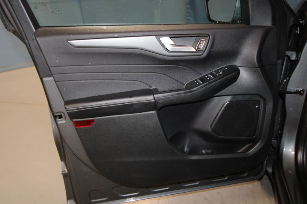 Used 2025 Ford Escape SE image 5