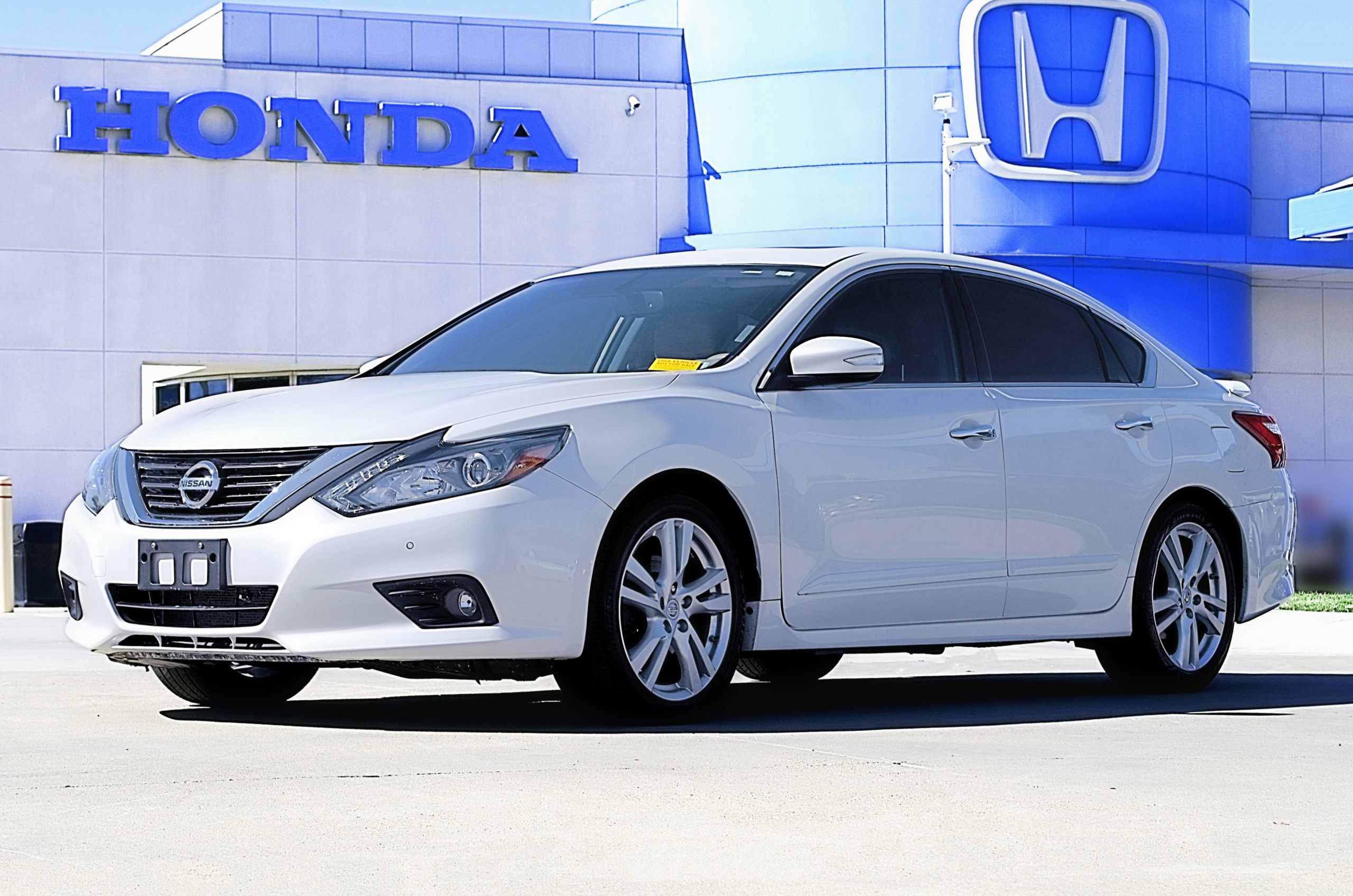 Used 2016 Nissan Altima 3.5 SL w/ 3.5 Technology Package
