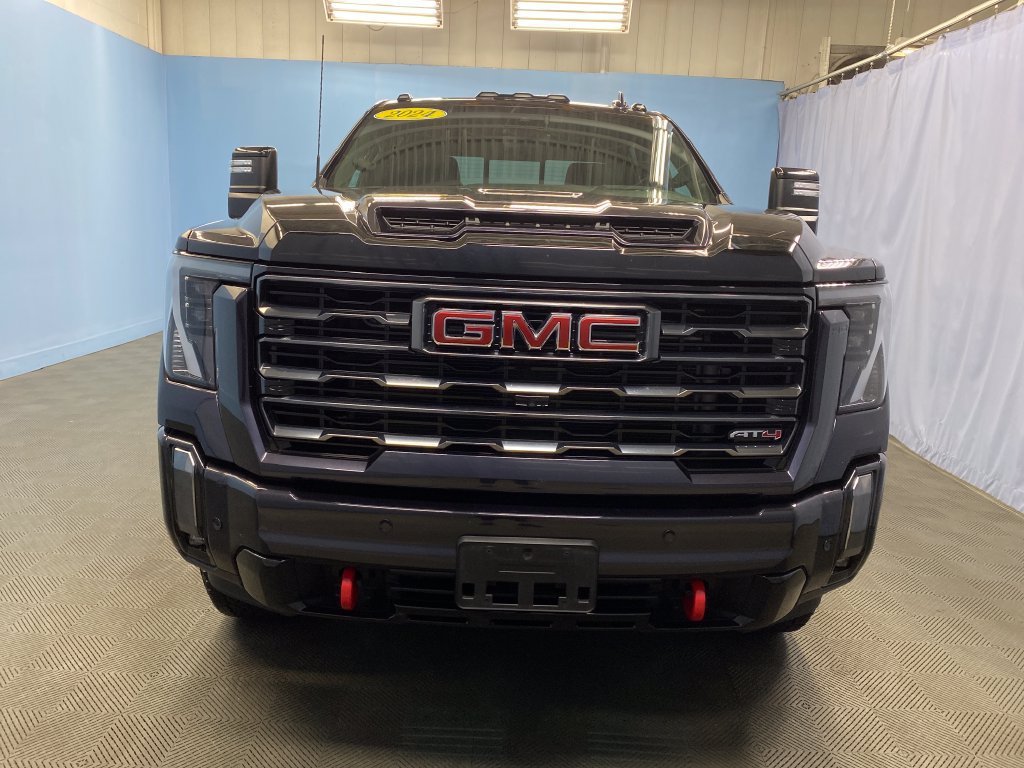 Used 2024 GMC Sierra 2500 AT4 w/ Technology Package AWD/4WD image 2